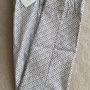 Elegant Black and White Patterned Straight Leg Pants NWT size 6/38